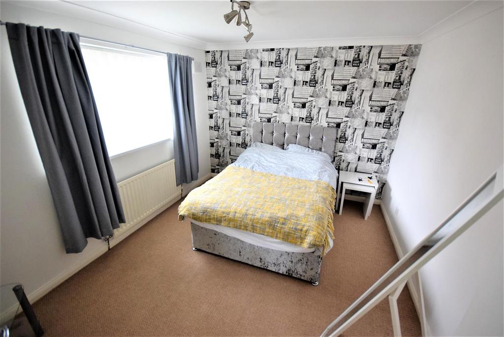 Bailey Rise, Peterlee, County Durham, SR8 5EA 3 bed semidetached house