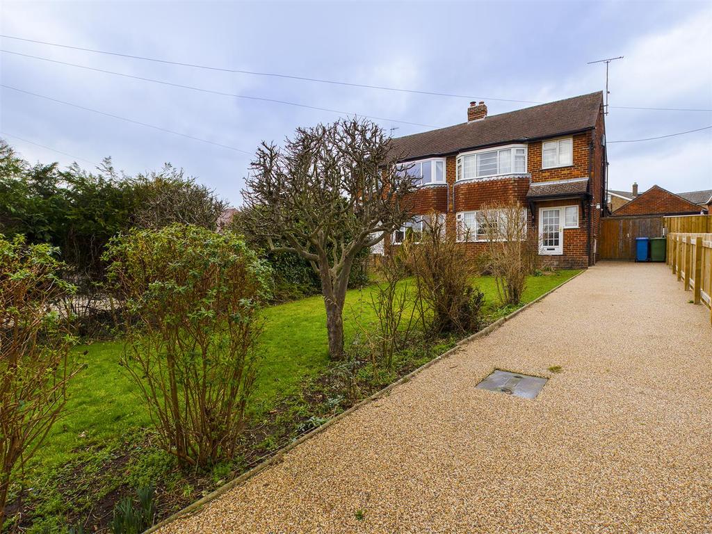 Racecourse Road, East Ayton, Scarborough 3 bed semidetached house £