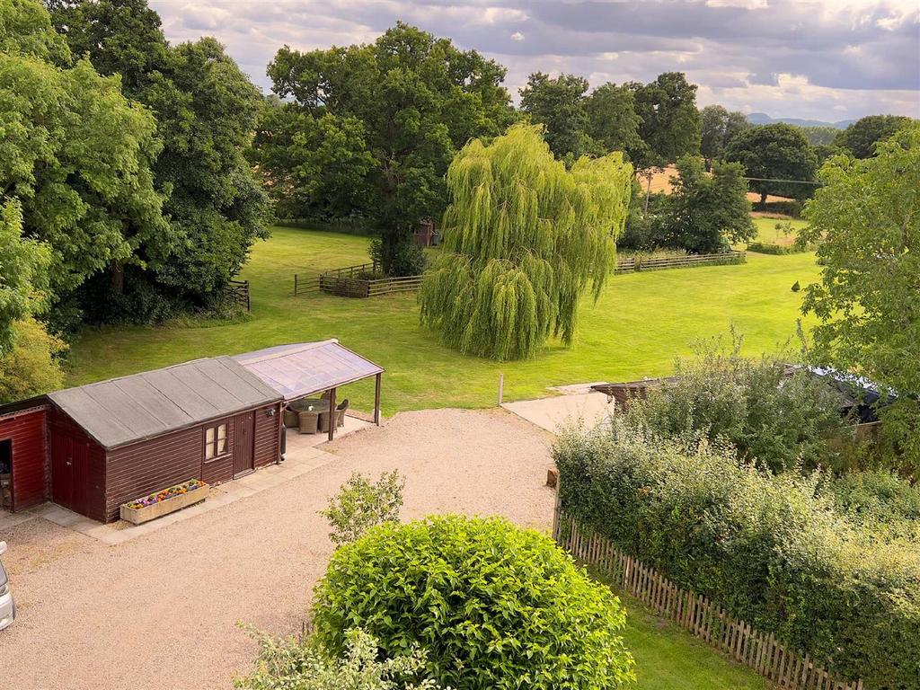 Knockin Heath, Shrewsbury 3 bed detached house £685,000