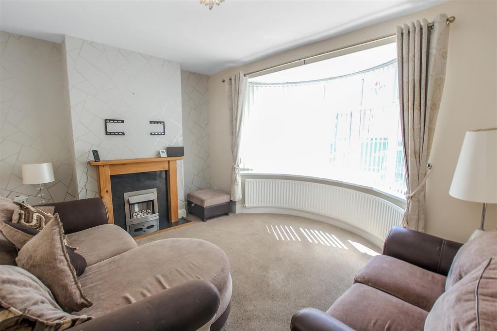 Park Crescent, Darlington 2 bed semidetached house £130,000