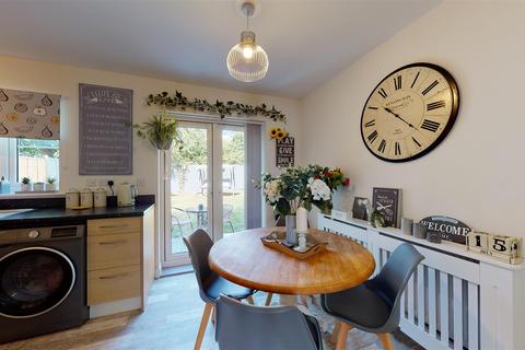 17 Broadview Close, Kingsnorth, Ashford, TN25 7AQ