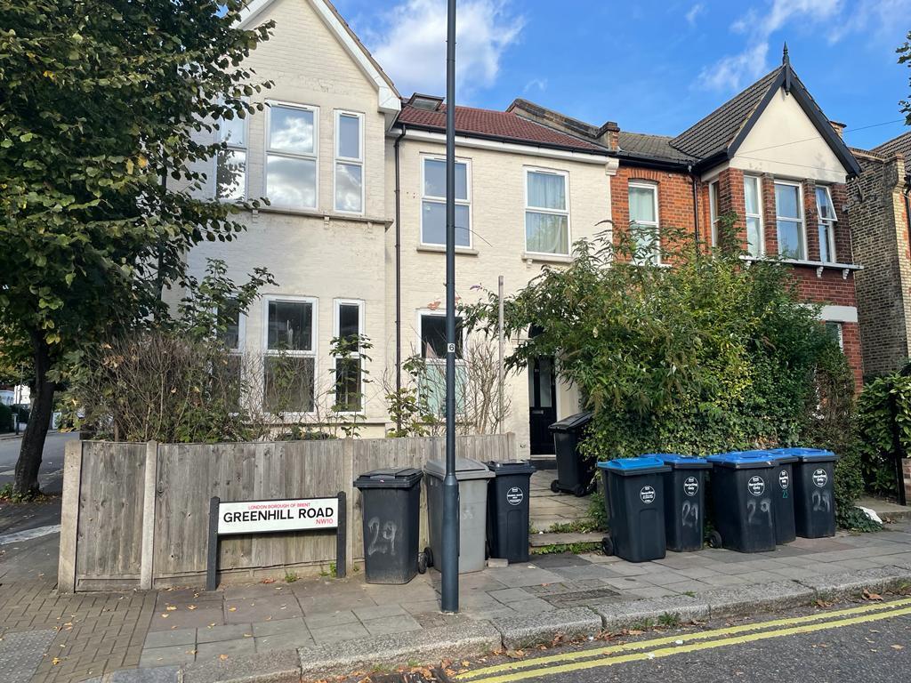 Greenhill Road, Harlesden NW10 8UD 2 bed flat £1,599 pcm (£369 pw)