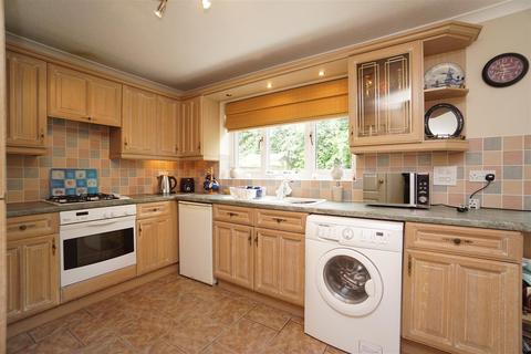6 Jordanthorpe View, Sheffield, S8 8DY