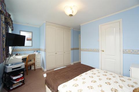 6 Jordanthorpe View, Sheffield, S8 8DY