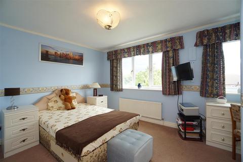 6 Jordanthorpe View, Sheffield, S8 8DY