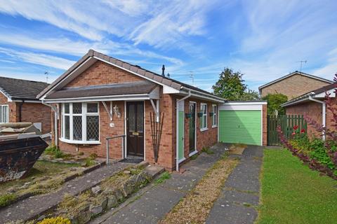 2 bedroom detached bungalow for sale - 4 Chesworth Road, Harwood Park, Bromsgrove, Worcestershire, B60 2HF