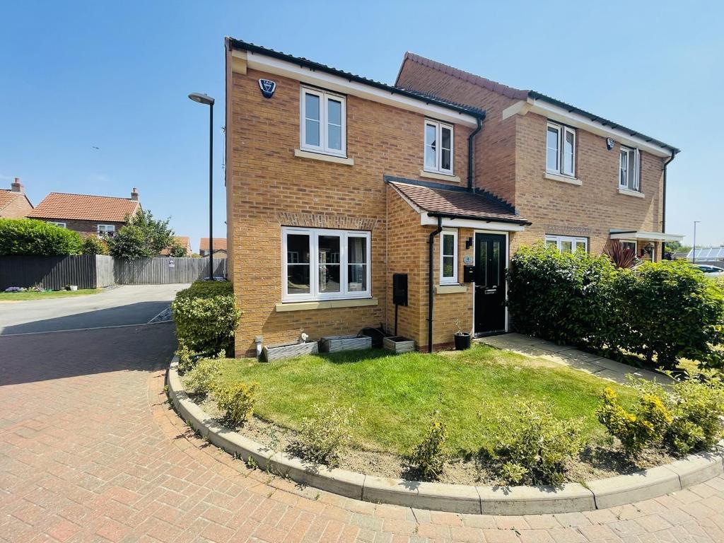 Thatch Close, South Milford, Leeds 3 bed semidetached house £260,000