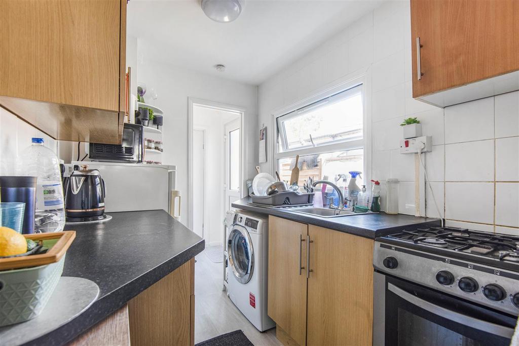 Albany Road, Reading 2 bed terraced house £225,000