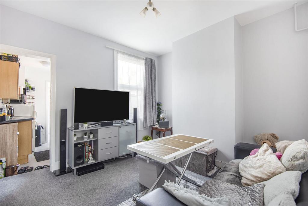 Albany Road, Reading 2 bed terraced house £225,000