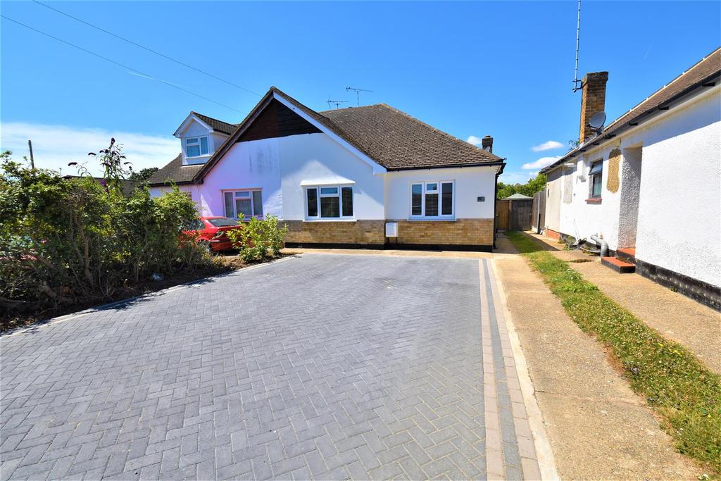 Spencer Gardens, Rochford 2 bed semidetached bungalow £370,000