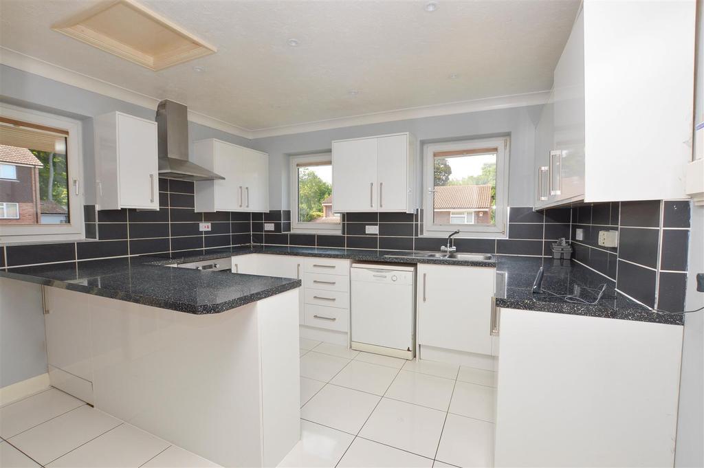 Downside Close, Eastbourne 4 bed detached house £460,000
