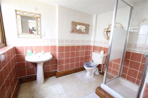 239 Chester Road, Oakenholt, Flint, CH6 5ED