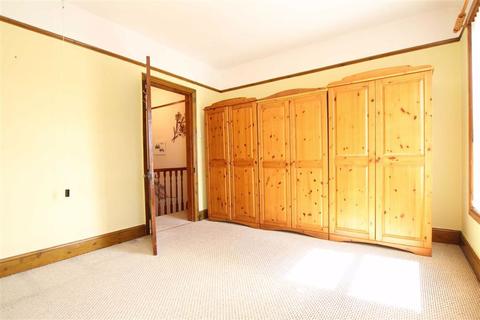 239 Chester Road, Oakenholt, Flint, CH6 5ED