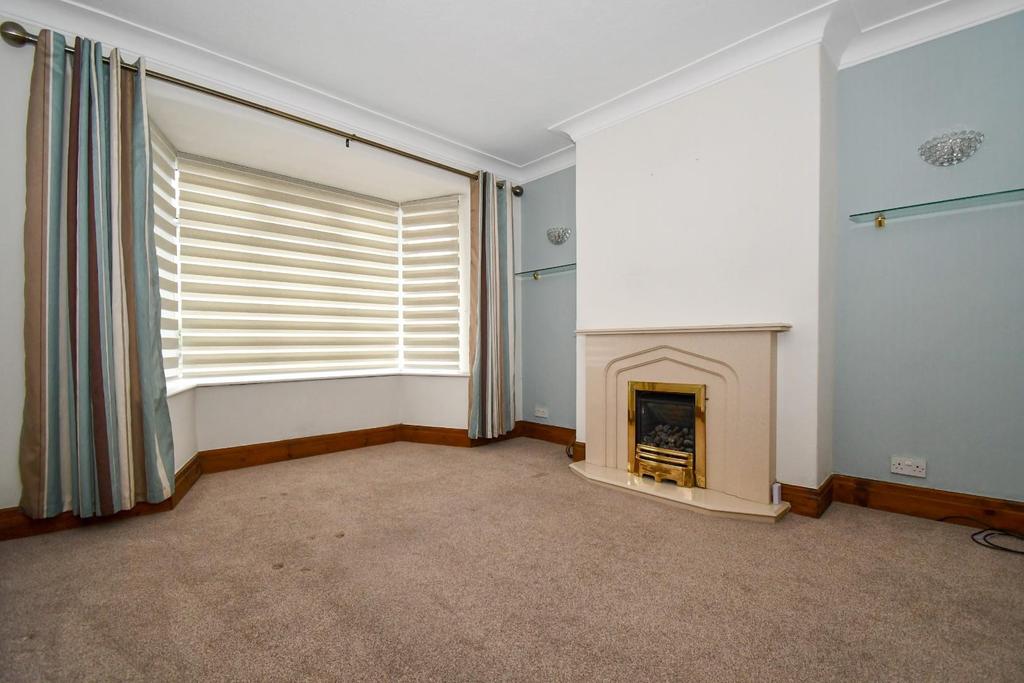 Oxford Avenue, Guiseley, Leeds 3 bed semidetached house £299,950