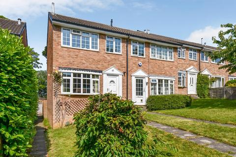 82 Aire Grove, Yeadon, Leeds, LS19 7TY
