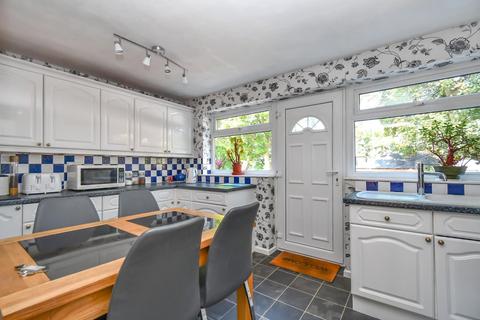 82 Aire Grove, Yeadon, Leeds, LS19 7TY