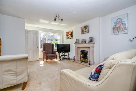 82 Aire Grove, Yeadon, Leeds, LS19 7TY