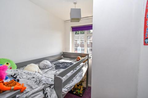 82 Aire Grove, Yeadon, Leeds, LS19 7TY