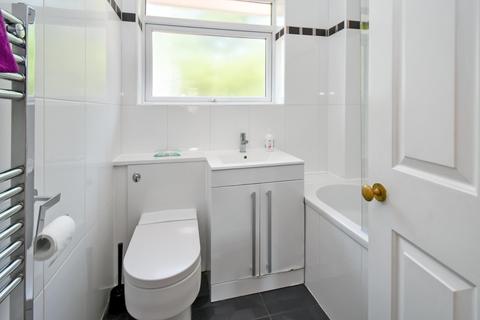82 Aire Grove, Yeadon, Leeds, LS19 7TY