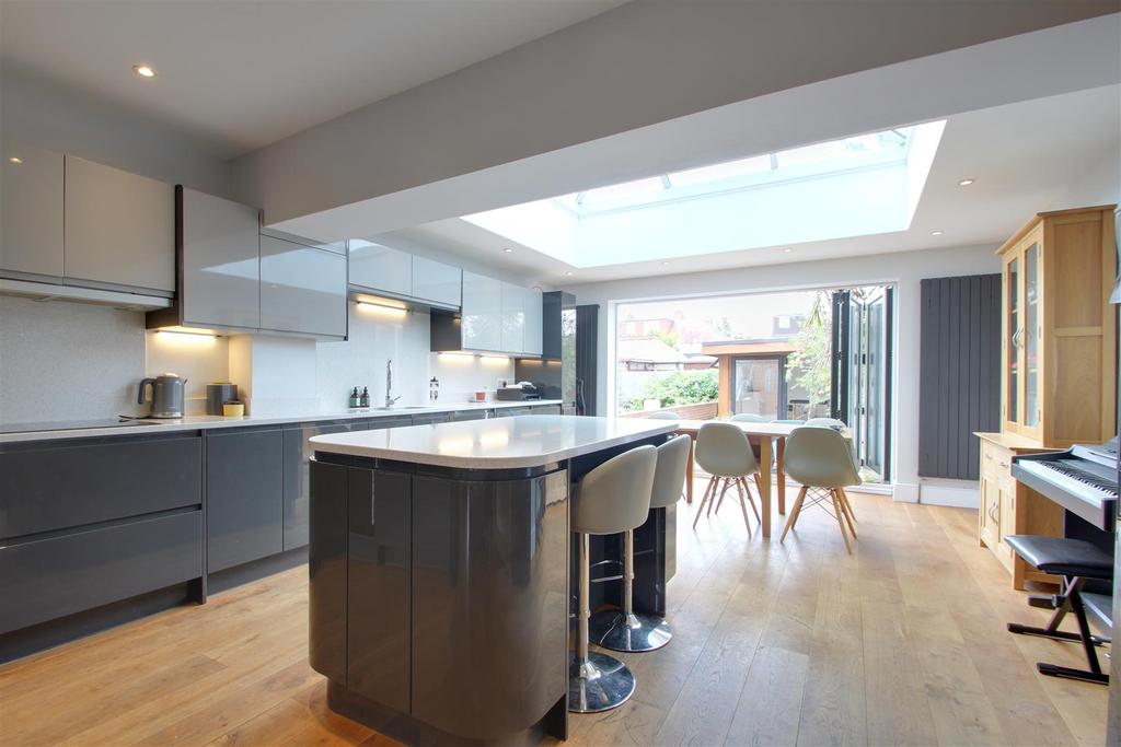 Lanfranc Road, Worthing 3 bed end of terrace house £450,000