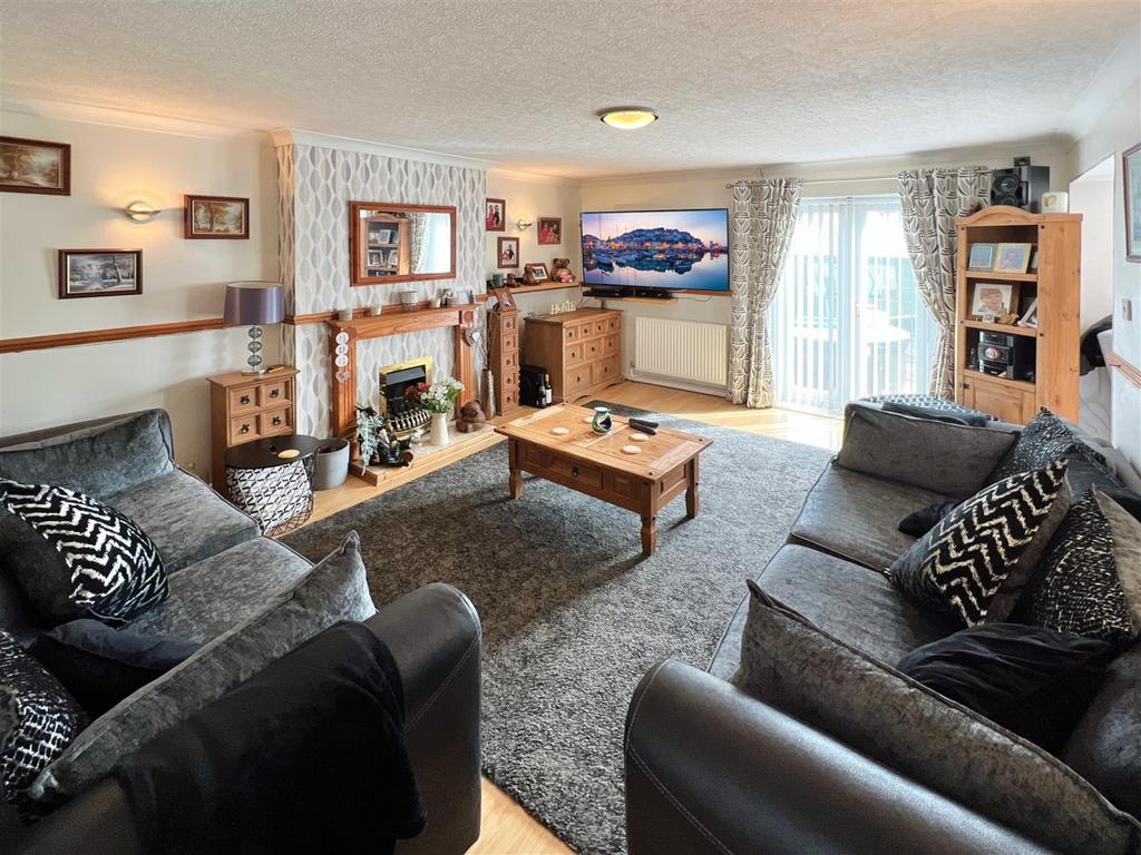 Pillar Avenue, Brixham 3 bed terraced bungalow for sale £340,000