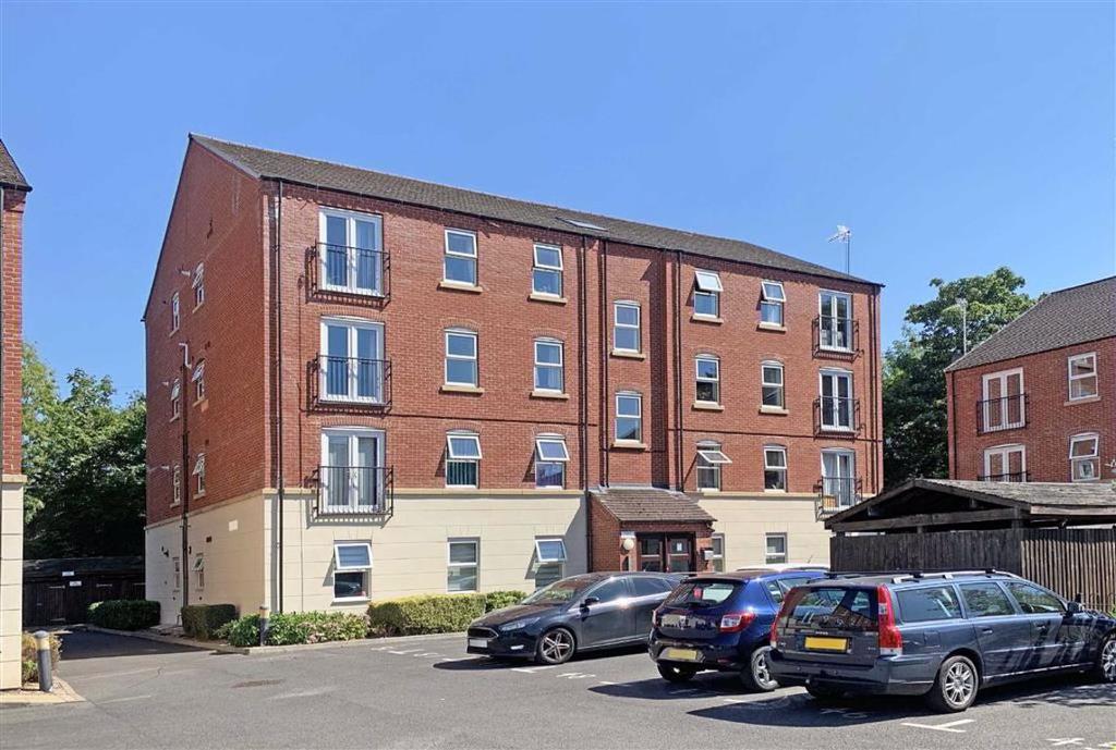 Wilfred Owen Close, Shrewsbury... 2 bed apartment £675 pcm (£156 pw)