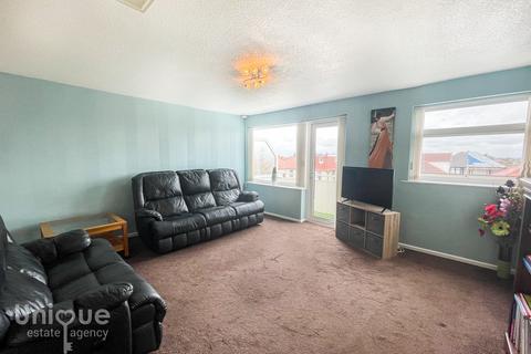 2 bedroom apartment for sale, Pembroke Court, Queens Promenade, Bispham, Blackpool, Lancashire, FY2