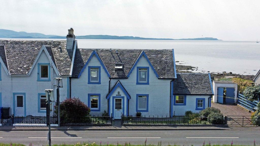 Toward, Dunoon, Argyll, PA23 2 bed end of terrace house £195,000