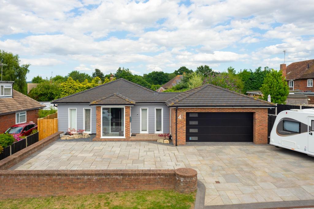 Silver Hill Road, Willesborough 4 bed detached house £600,000