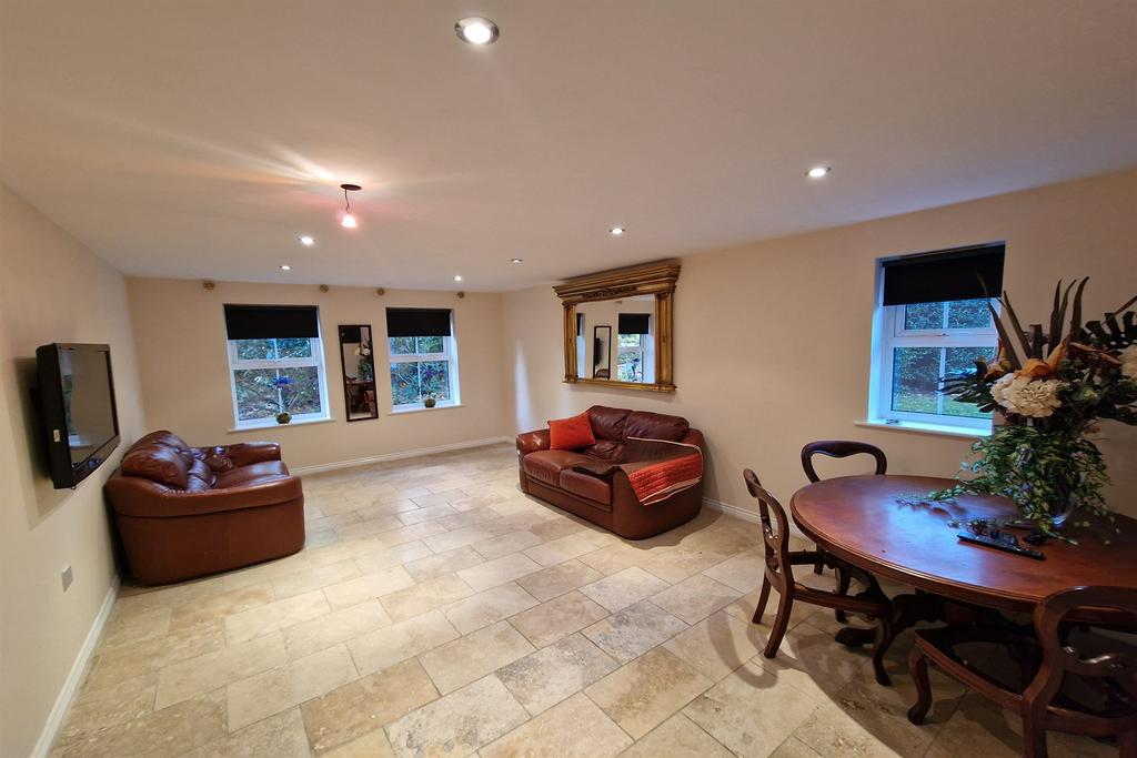 Junction Road, StocktonOnTees, TS20 3 bed apartment £185,000