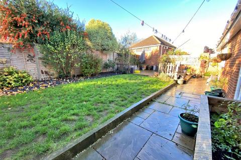 8 Augustine Walk, Warfield, Bracknell, RG42 3DX