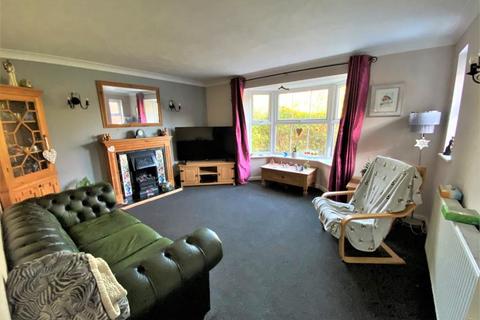 8 Augustine Walk, Warfield, Bracknell, RG42 3DX