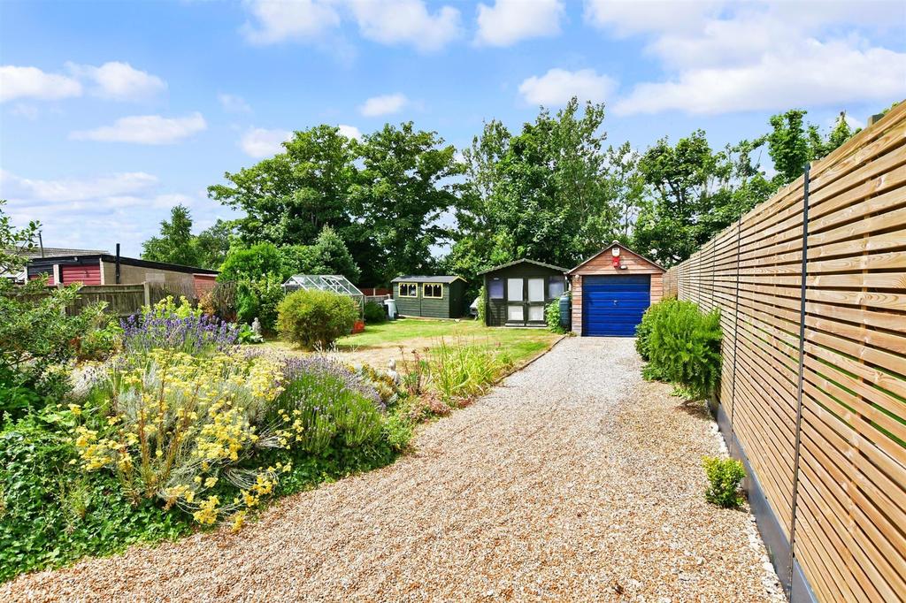 coast-drive-greatstone-kent-4-bed-bungalow-460-000