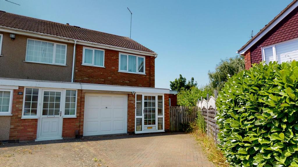 Brockwood Close, Duston, Northampton NN5 6LY 3 bed end of terrace house
