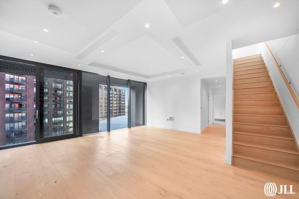 Echo House, London E14 2 bed flat £685,000