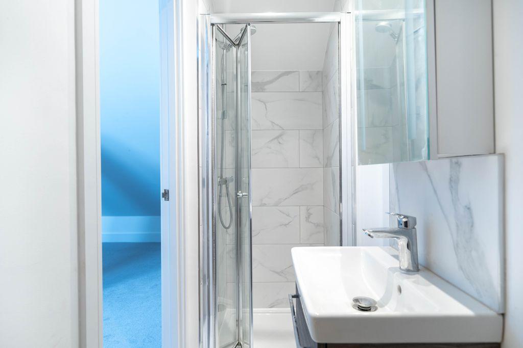 Ensuite to Bed 1