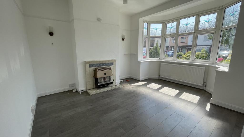 Northfield Road, Waltham Cross, EN8 3 bed terraced house £1,700 pcm