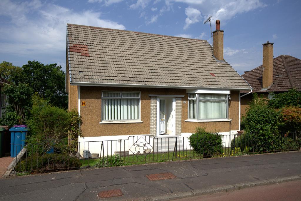 Old Castle Road, Glasgow G44 3 bed detached bungalow for sale £260,000