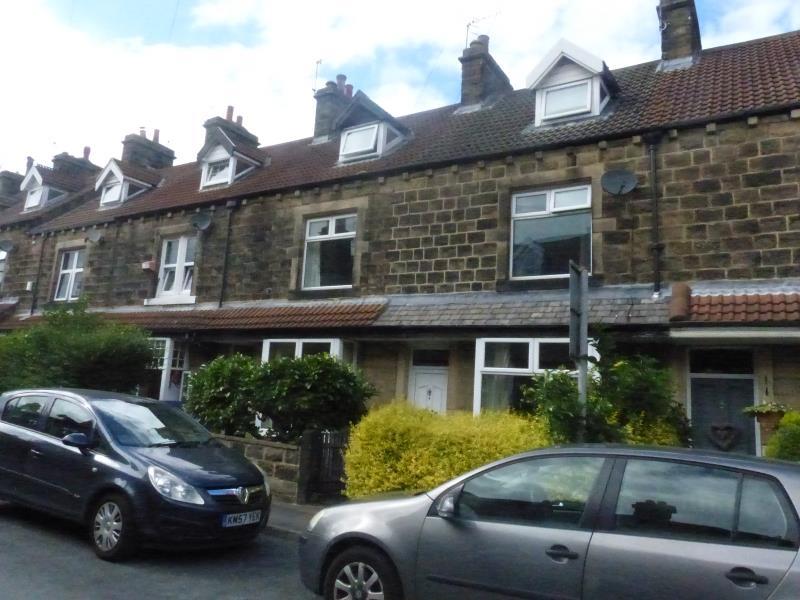 EAST PARADE, ILKLEY, LS29 8JP 3 bed terraced house £895 pcm (£207 pw)