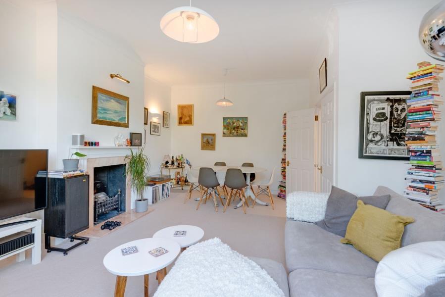 Oakhill Avenue, Hampstead, NW3 3 bed apartment £3,250 pcm (£750 pw)