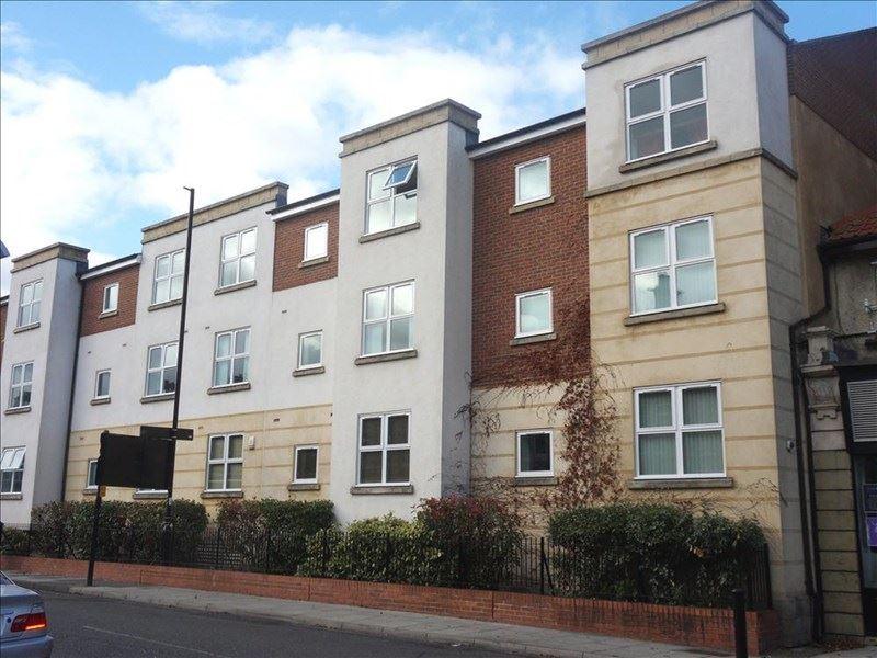 Lansdowne Place West, Gosforth... 2 bed ground floor flat £650 pcm (£