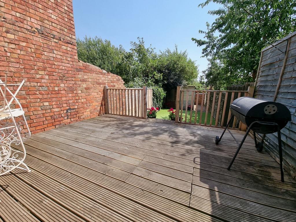 Gold Street, Wellingborough... 3 bed semidetached house £190,000