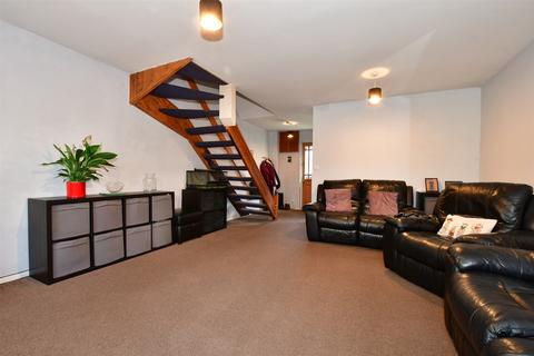 58 Whitecroft, Swanley, BR8 7YJ