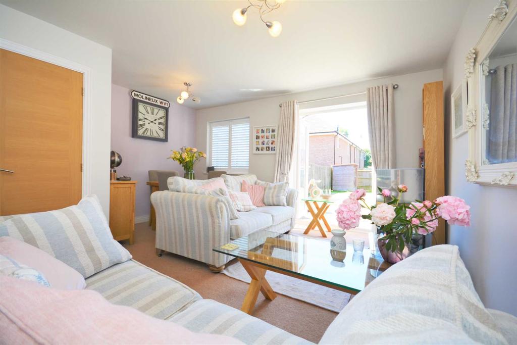Brudenell Close, Amersham 2 bed terraced house £450,000