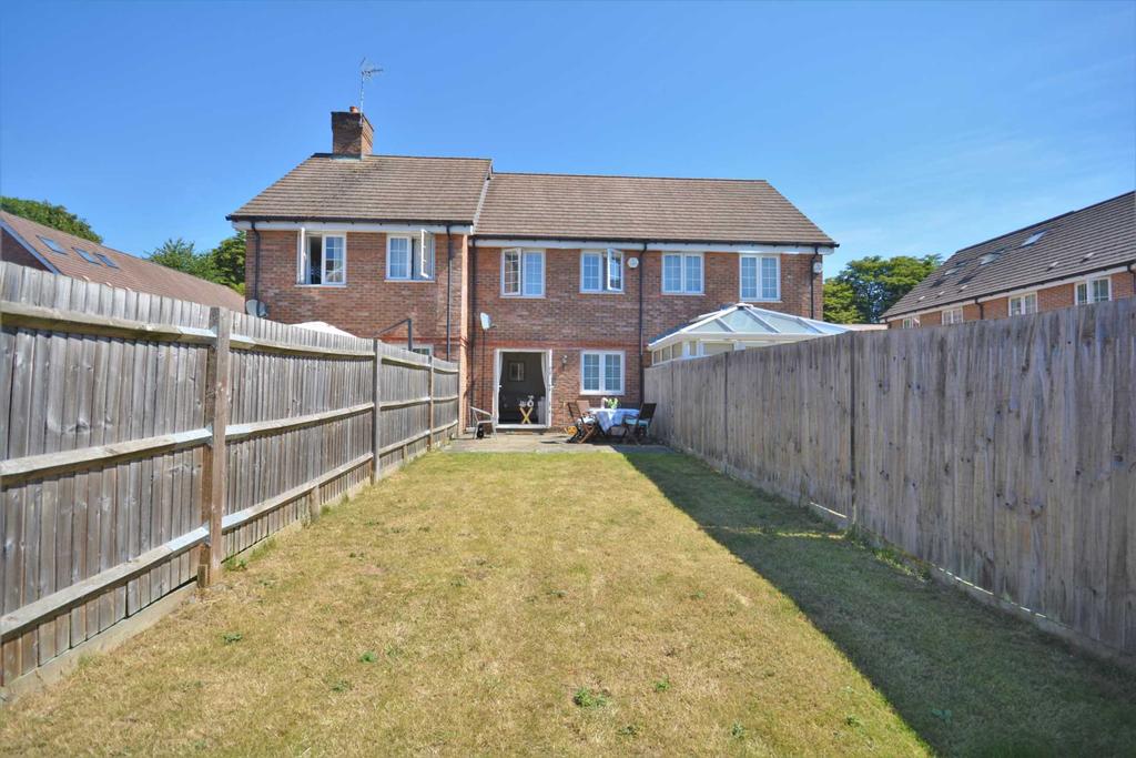 Brudenell Close, Amersham 2 bed terraced house £450,000