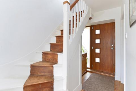 11 Binscombe Lane, Farncombe, Godalming, GU7 3PN