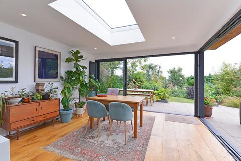 11 Binscombe Lane, Farncombe, Godalming, GU7 3PN