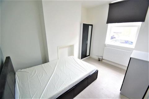 5 Crosby View, Leeds, LS11 9NB