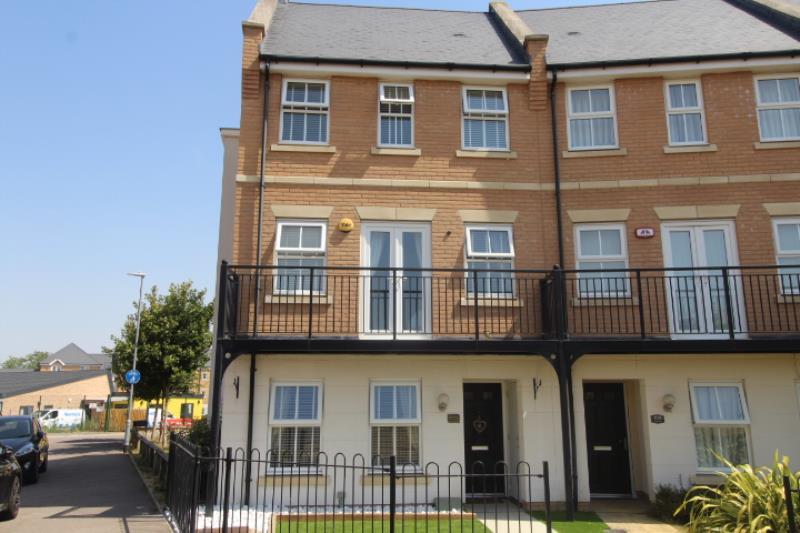 School Avenue Basildon SS15 6GJ 5 bed property £2,500 pcm (£577 pw)