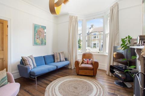 4 bedroom terraced house to rent - Glyn Road, London, E5